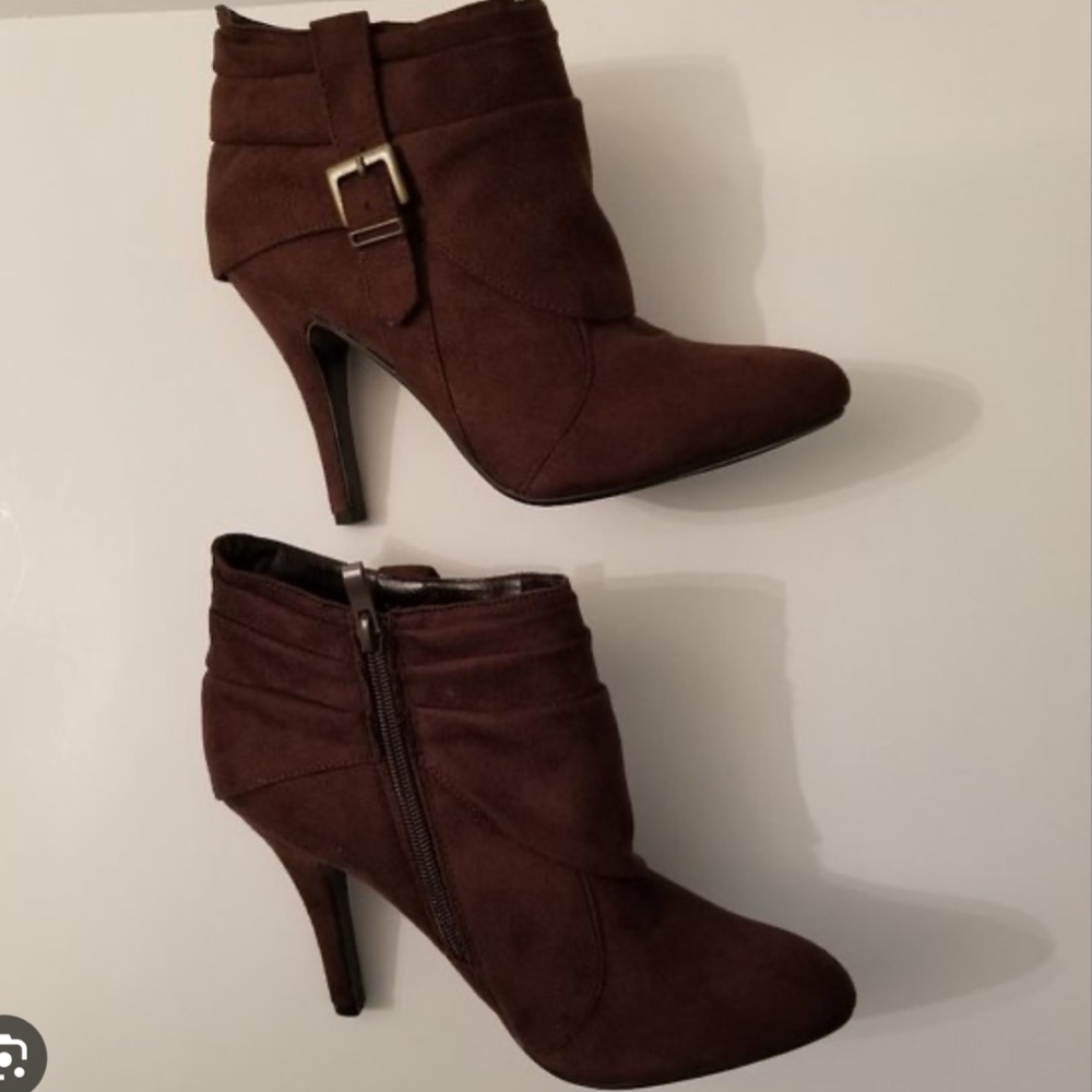 Traffic brown suede ankle boots with buckle